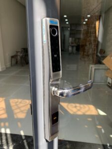 lắp đặt khóa điện tử phg