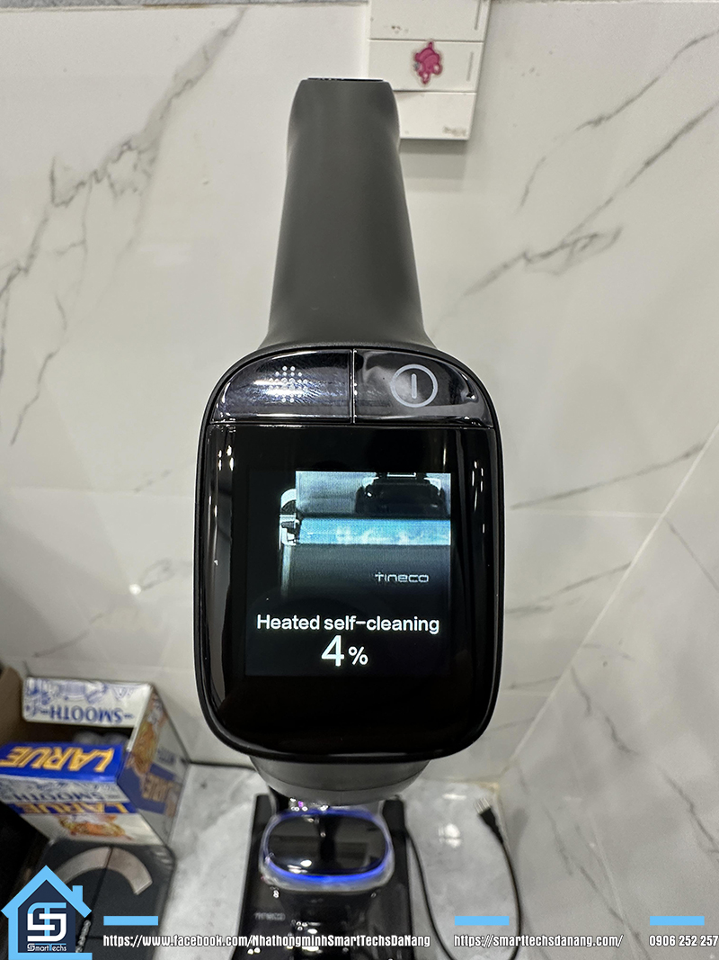 Màn hình LCD hiện đại, hiển thị các chế độ của robot