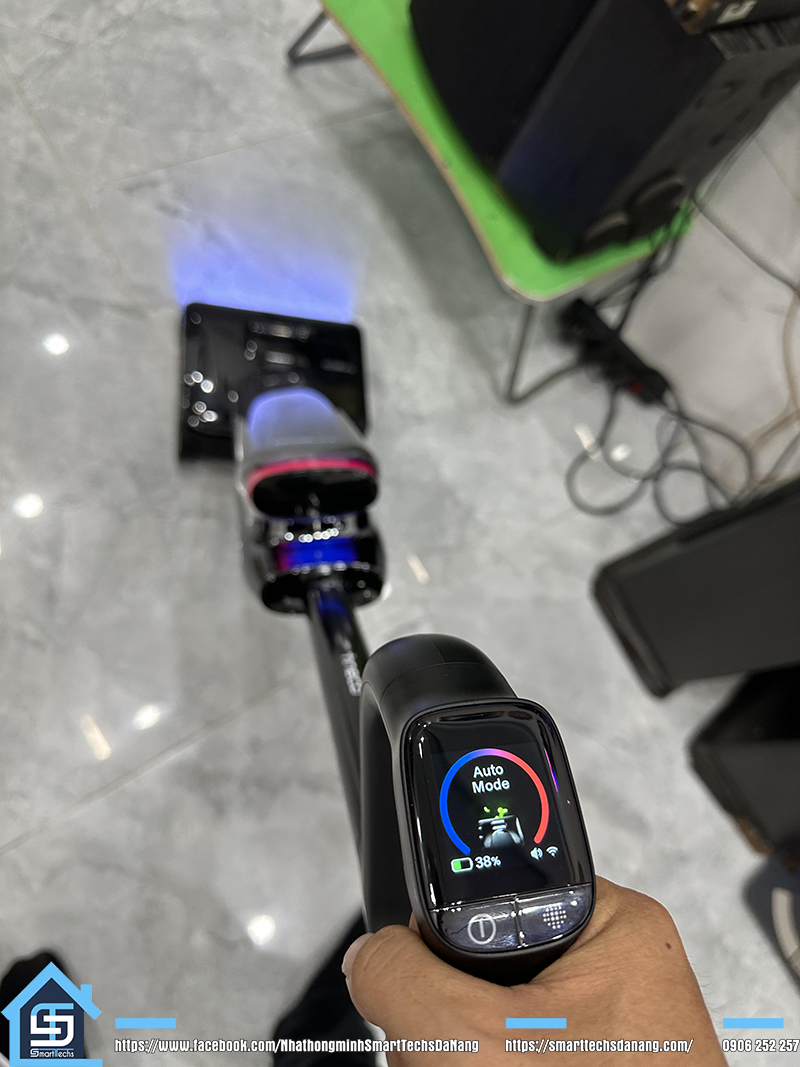 Màn hình LCD hiện đại, hiển thị các chế độ của robot