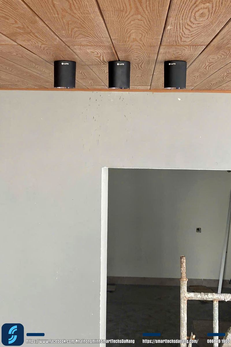 Đèn LED Spotlight trụ 10W ốp nổi 36 độ - hình ảnh lắp đặt thực tế tại công trình