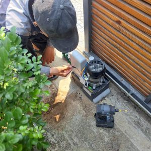 kiểm tra mạch điện của motor cổng tự động