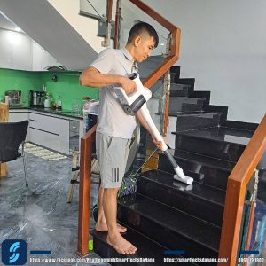Ecovacs DEEBOT T30S cầm tay lau những nơi khó tiếp cận