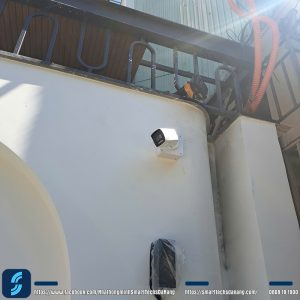 Camera HIKVISION DS-2CD1027G2H-LIUF lắp đặt tại cổng nhà khách