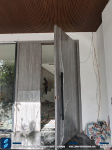 Khảo sát cửa chính tại nhà khách