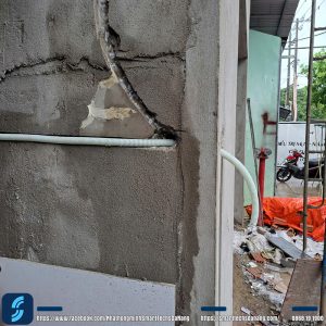 hoàn thiện đi ống ruột gà âm nối ra thiết bị kiểm soát ra vào