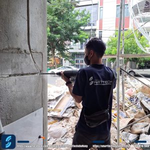 thi công cắt đục các vị trí đấu nối cho thiết bị